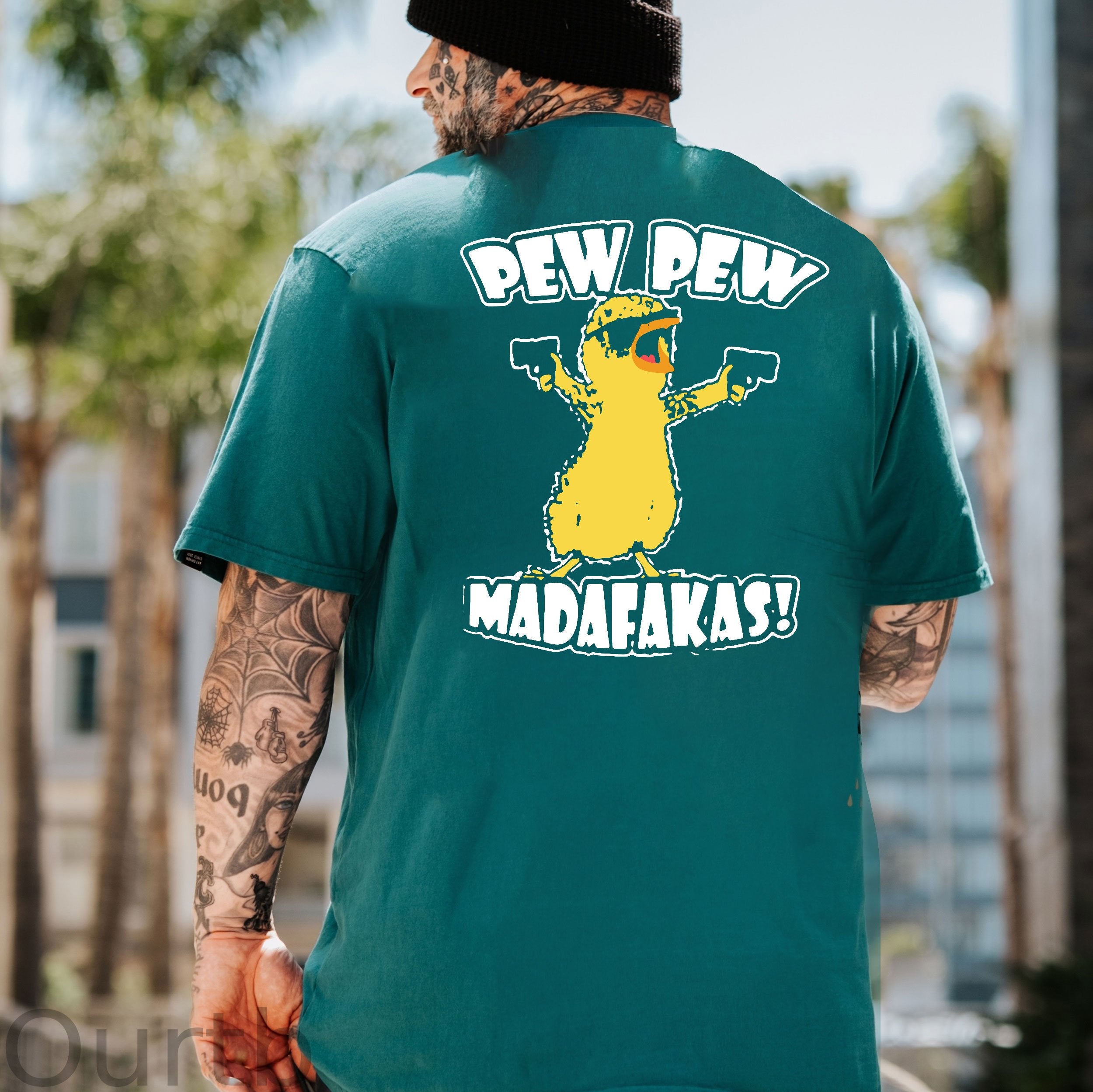 Yellow Duck Carries Pistol Letter Graphic Black Print T-shirt